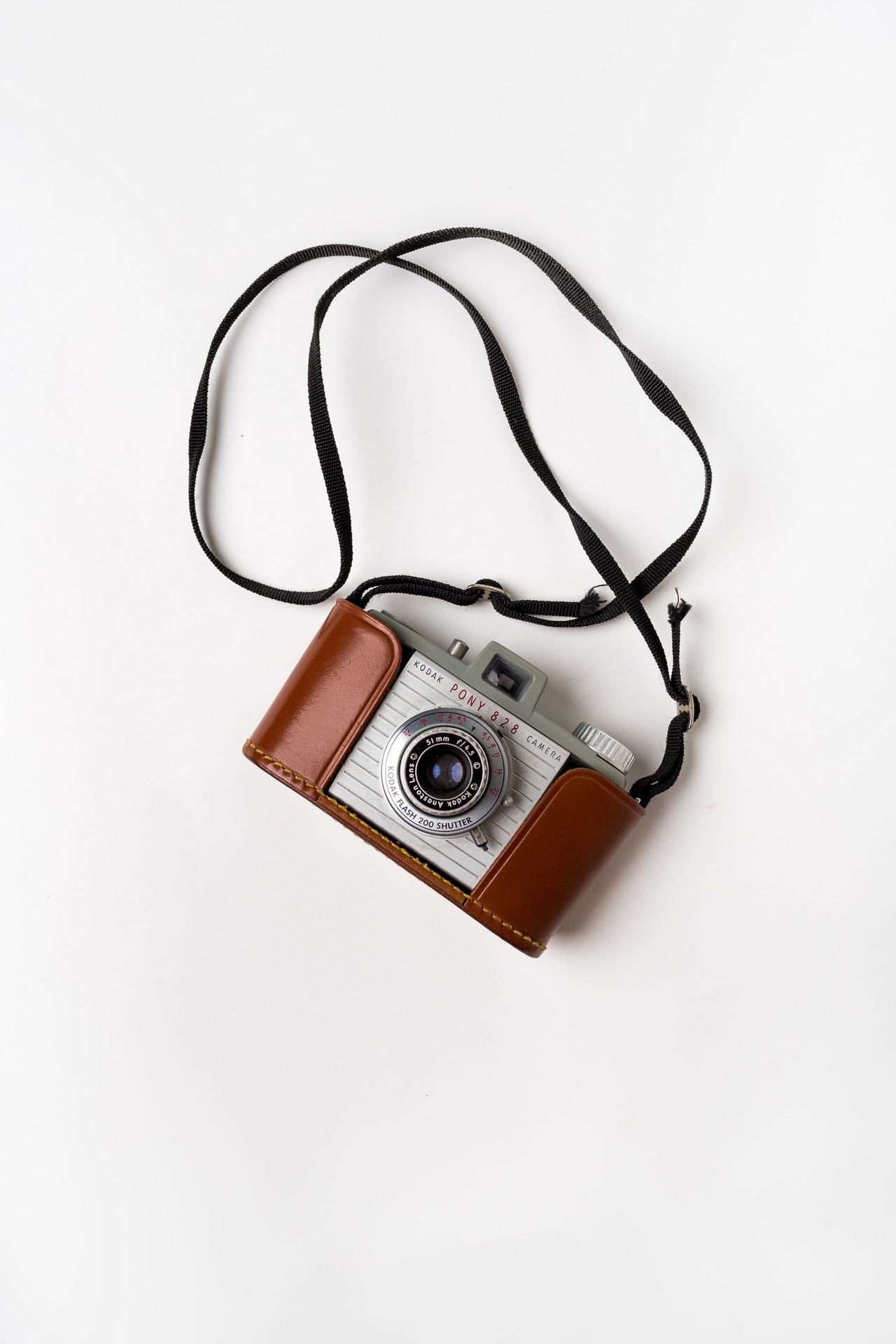 Vintage Kodak Fotokamera mit Lederscheide und Riemen
